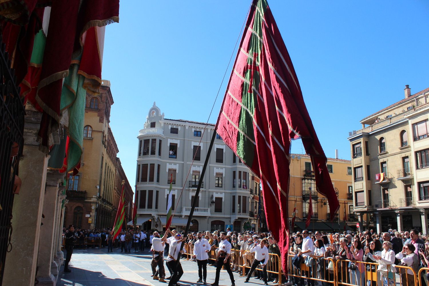 Desfile de Pendones leoneses en las Fiestas de San Froilán de León