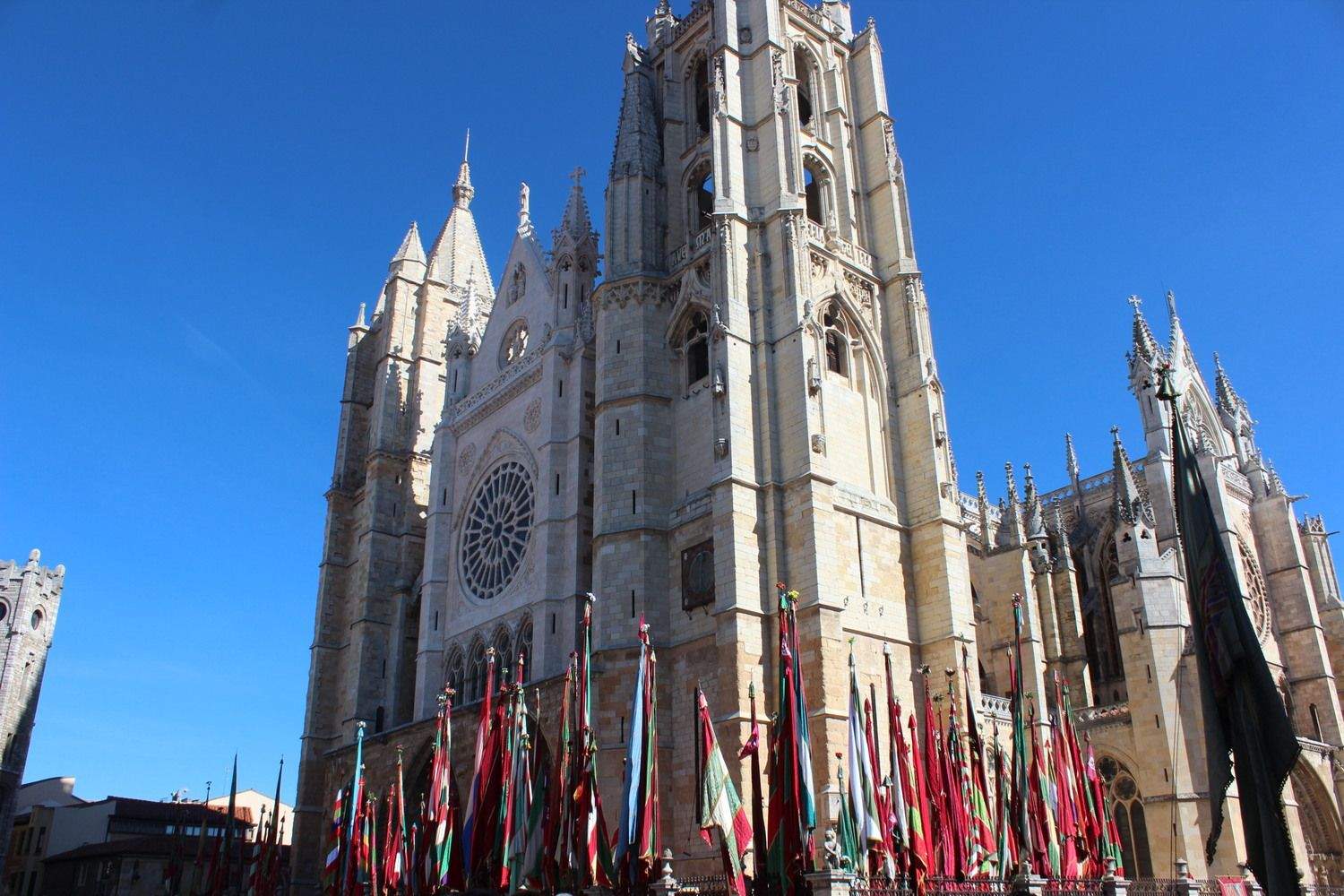 Desfile de Pendones leoneses en las Fiestas de San Froilán de León