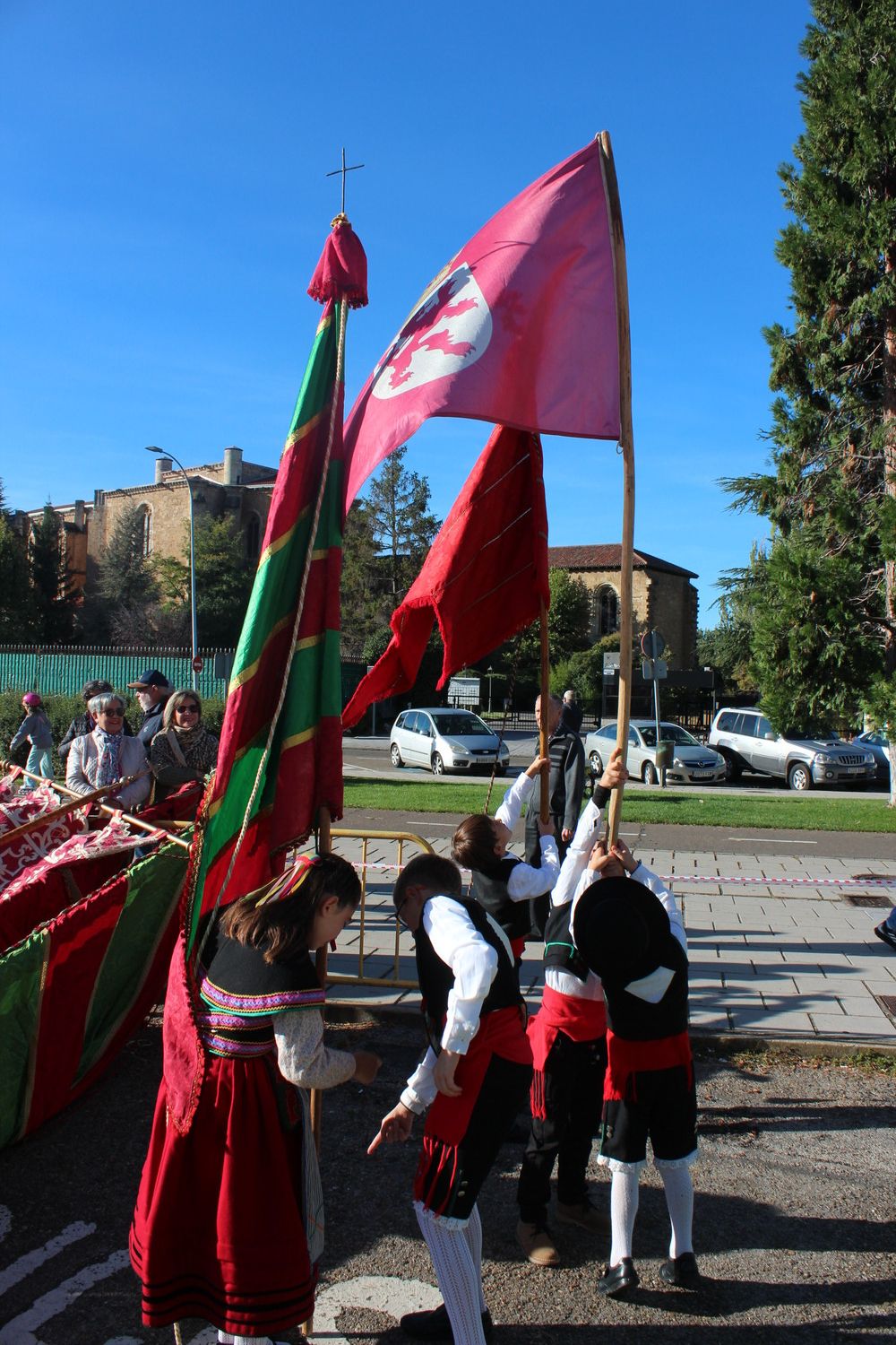 Desfile de Pendones leoneses en las Fiestas de San Froilán de León