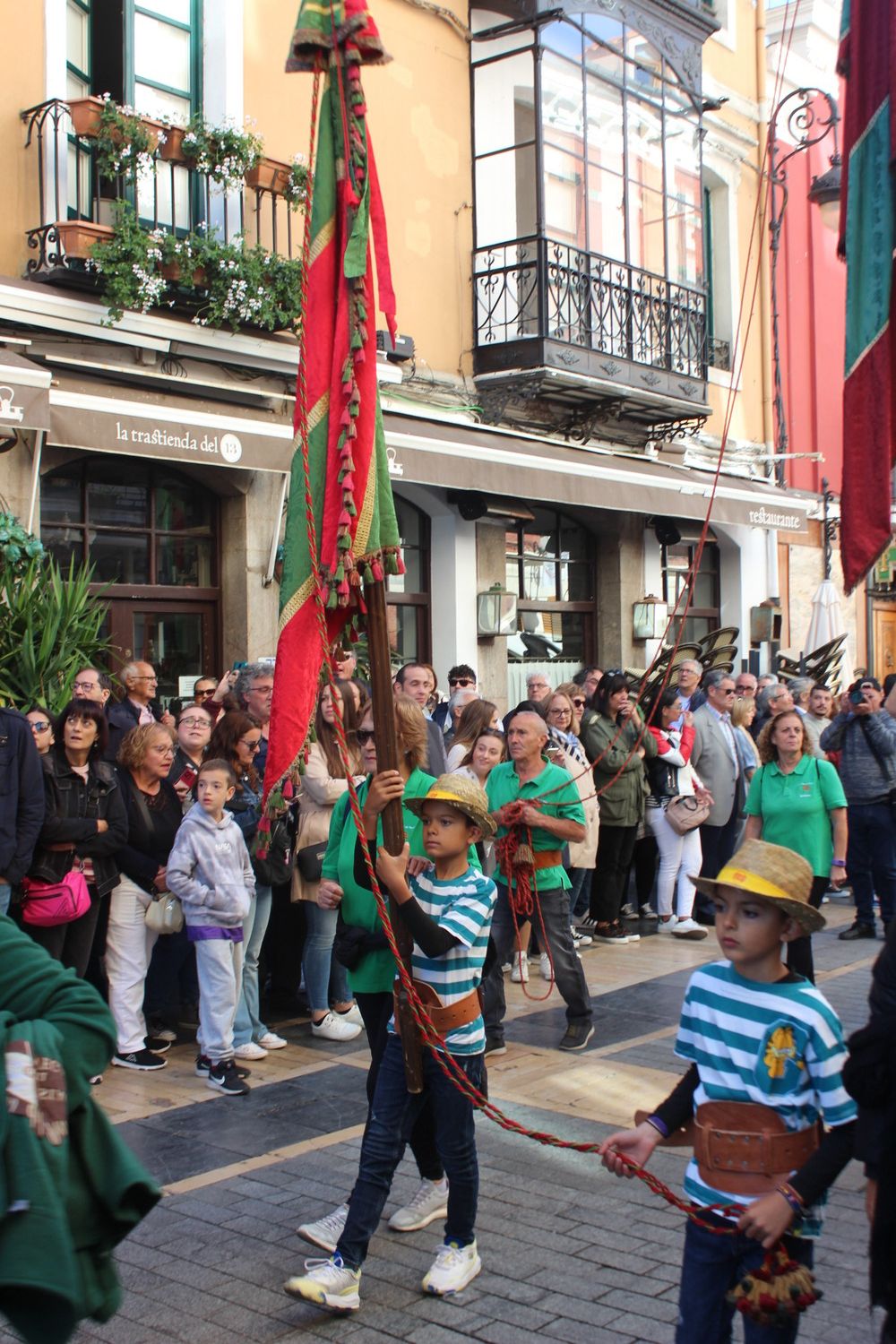 Desfile de Pendones leoneses en las Fiestas de San Froilán de León