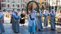 Foro u Oferta de Las Cantaderas en el Claustro de la Catedral de León