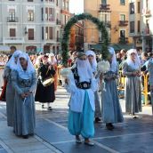 Foro u Oferta de Las Cantaderas en el Claustro de la Catedral de León