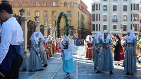 Foro u Oferta de Las Cantaderas en el Claustro de la Catedral de León