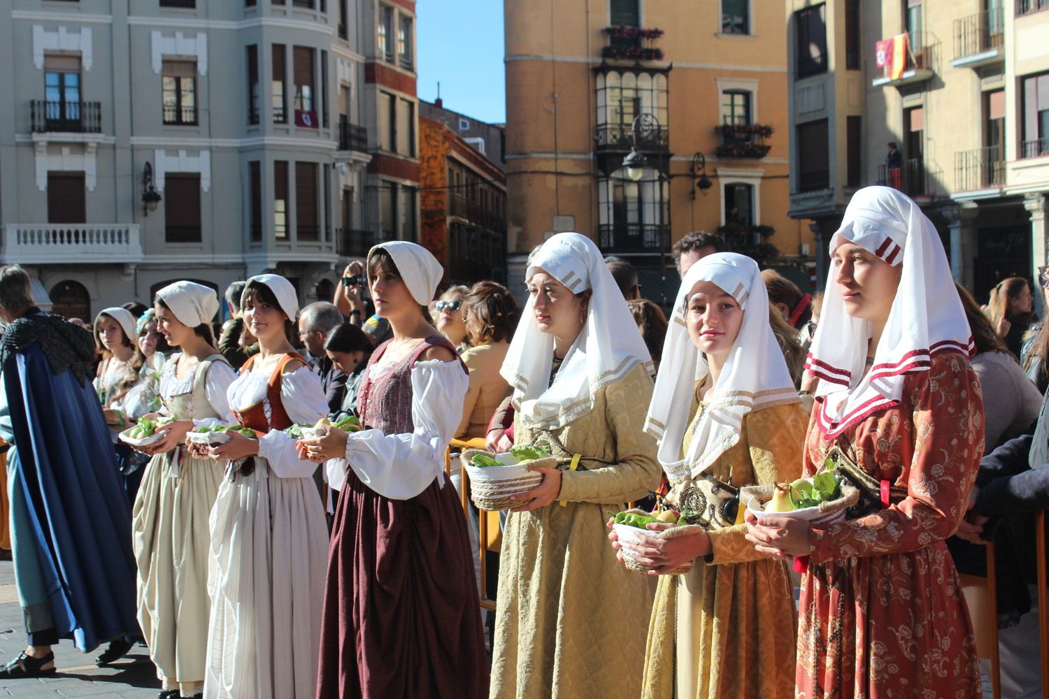 Foro u Oferta de Las Cantaderas en el Claustro de la Catedral de León