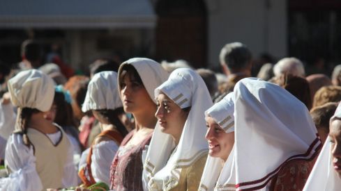 Foro u Oferta de Las Cantaderas en el Claustro de la Catedral de León