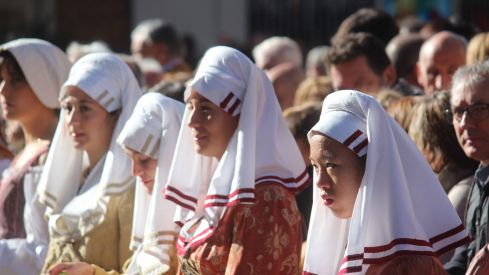 Foro u Oferta de Las Cantaderas en el Claustro de la Catedral de León
