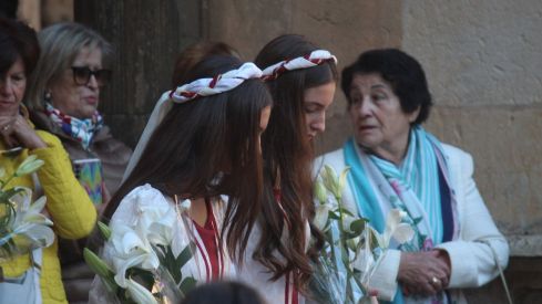 Foro u Oferta de Las Cantaderas en el Claustro de la Catedral de León