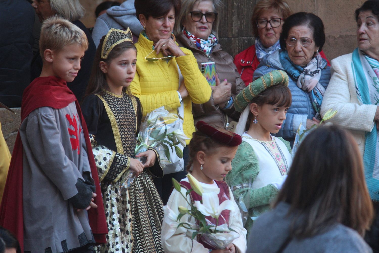 Foro u Oferta de Las Cantaderas en el Claustro de la Catedral de León