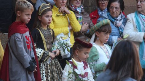Foro u Oferta de Las Cantaderas en el Claustro de la Catedral de León