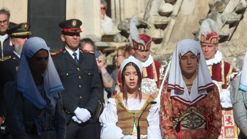 Foro u Oferta de Las Cantaderas en el Claustro de la Catedral de León
