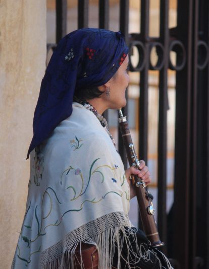 Foro u Oferta de Las Cantaderas en el Claustro de la Catedral de León