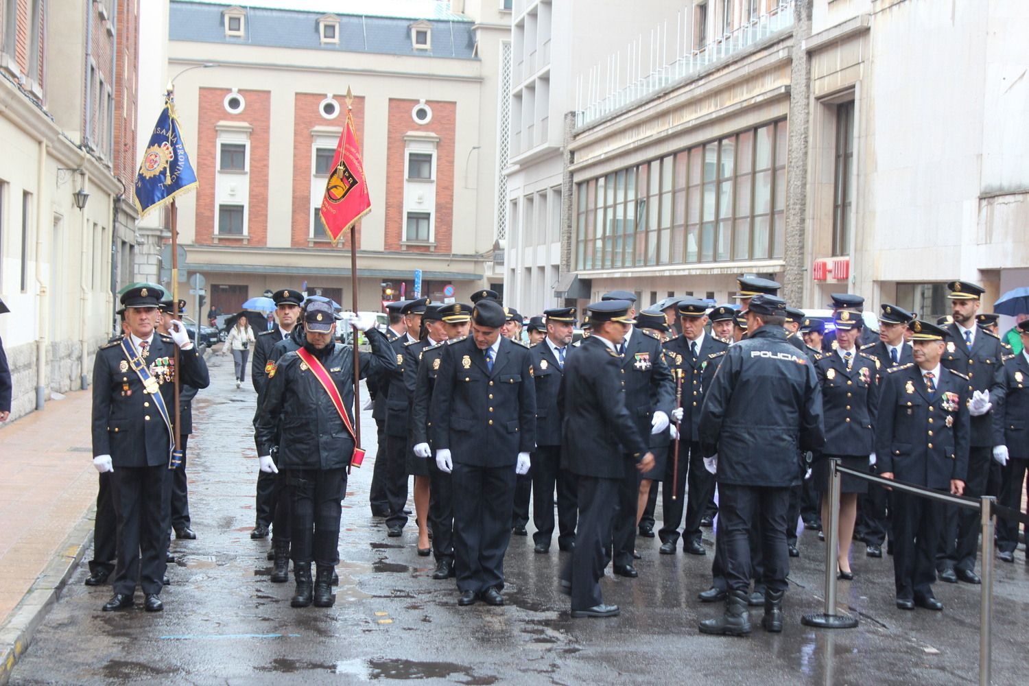 Descubrimiento de la placa de la nueva calle de la Policía Nacional en León | José Martín