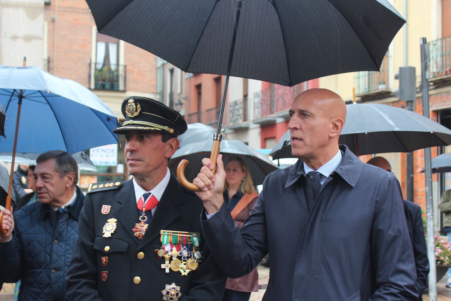 Descubrimiento de la placa de la nueva calle de la Policía Nacional en León | José Martín