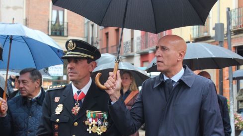 Descubrimiento de la placa de la nueva calle de la Policía Nacional en León | José Martín