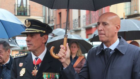 Descubrimiento de la placa de la nueva calle de la Policía Nacional en León | José Martín