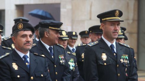 Descubrimiento de la placa de la nueva calle de la Policía Nacional en León | José Martín