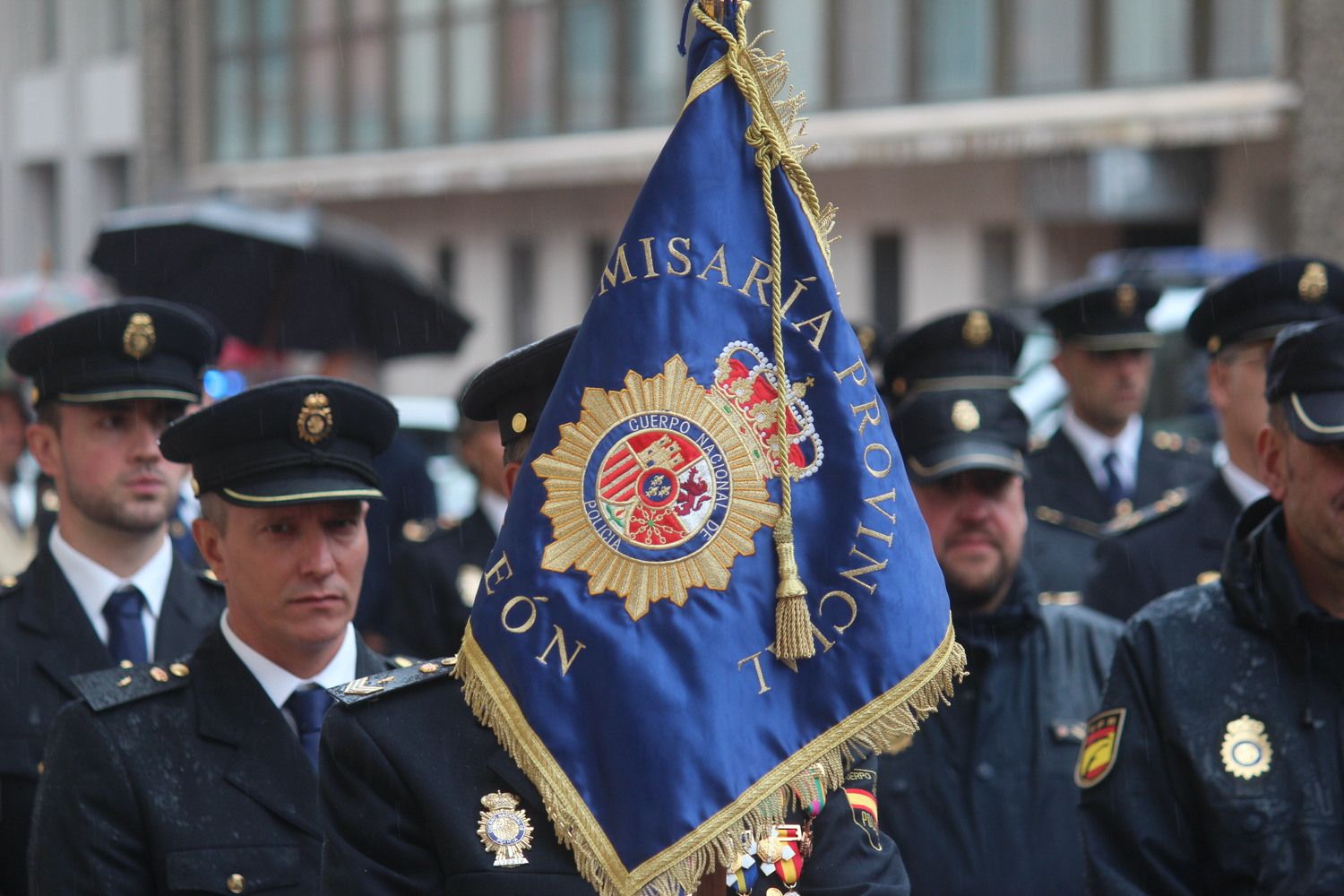 Descubrimiento de la placa de la nueva calle de la Policía Nacional en León | José Martín