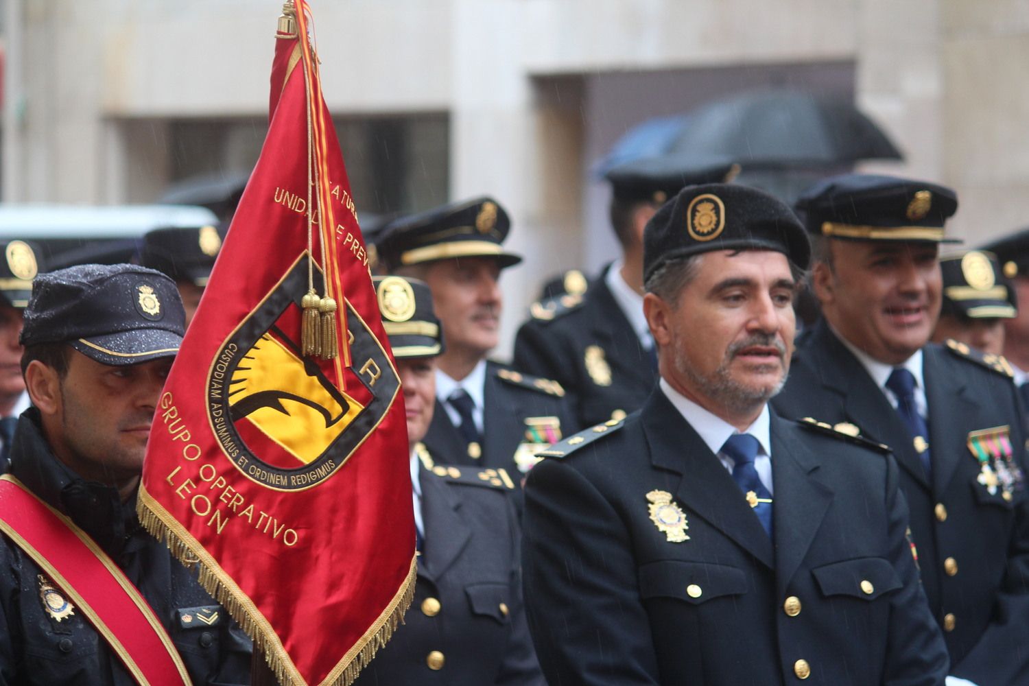 Descubrimiento de la placa de la nueva calle de la Policía Nacional en León | José Martín