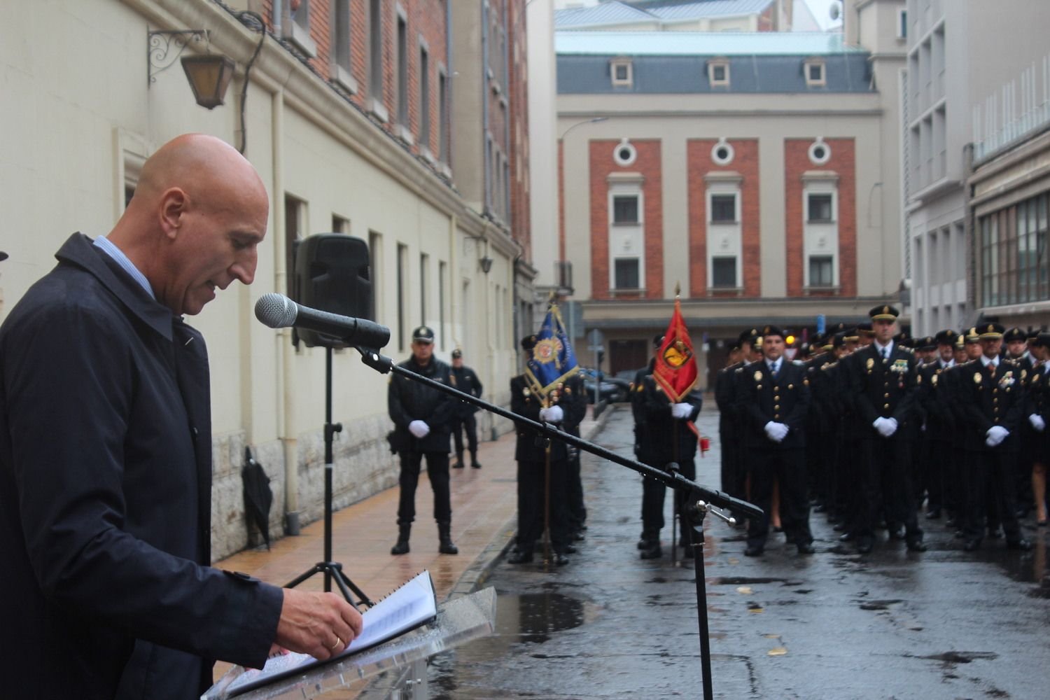 Descubrimiento de la placa de la nueva calle de la Policía Nacional en León | José Martín