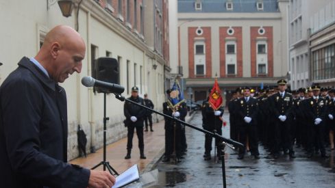 Descubrimiento de la placa de la nueva calle de la Policía Nacional en León | José Martín