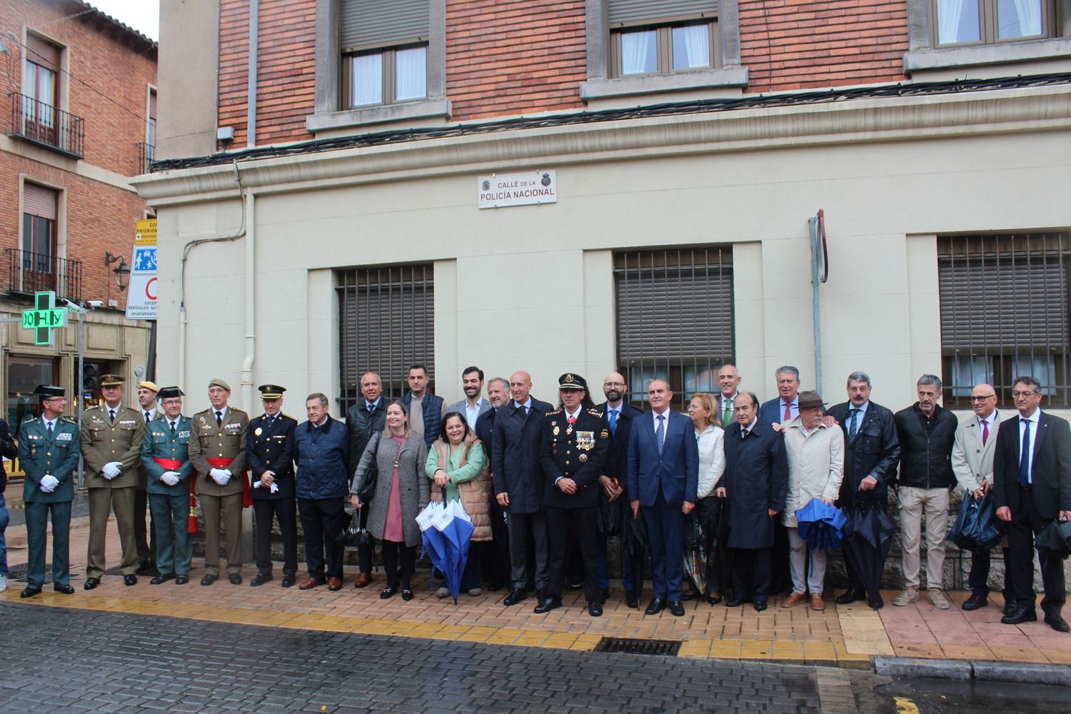 Descubrimiento de la placa de la nueva calle de la Policía Nacional en León | José Martín