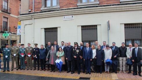 Descubrimiento de la placa de la nueva calle de la Policía Nacional en León | José Martín