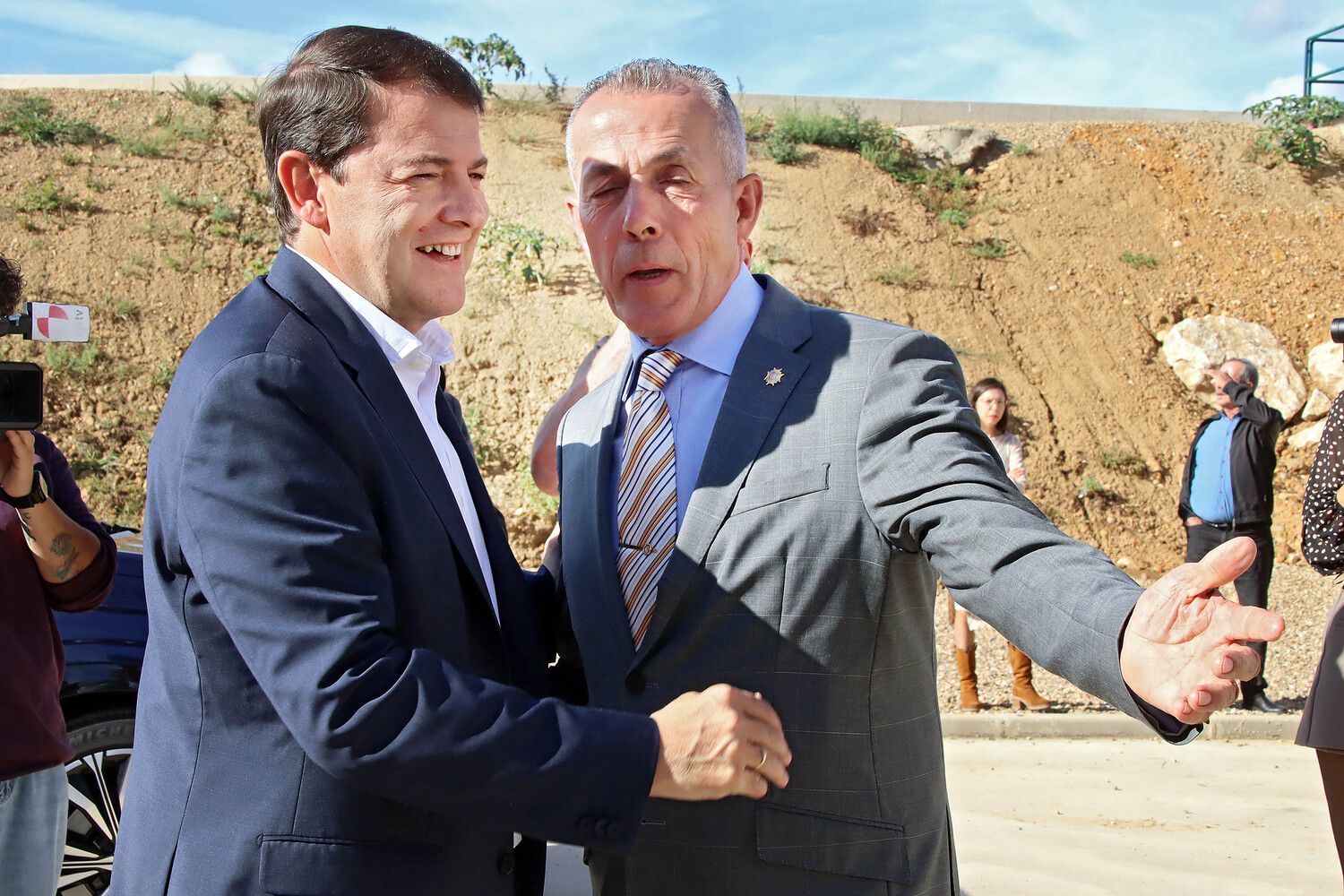 El presidente de la Junta participa en la conmemoración del V Centenario de la Presa de la Tierra en Moral y Benavides de Órbigo (León)