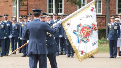 Defensa convoca 19 plazas para entrar el Ejército en León