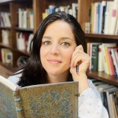 La escritora leonesa Emma S. Varela protagoniza la celebración del Día del Libro Infantil en El Corte Inglés