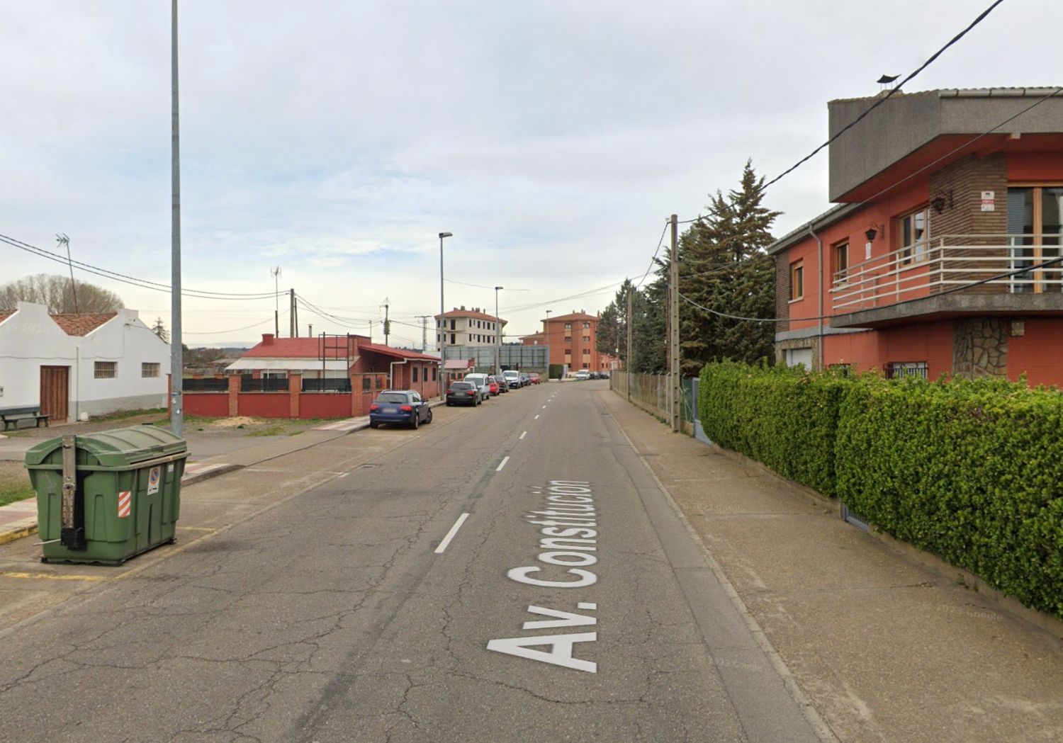 Avenida de la Constitución en Trobajo del Camino (León)