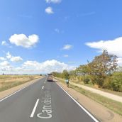 Un camión se sale de la vía y vuelca en la N-120 a la altura de San Martin del Camino (León) Un camión se sale de la vía y vuelca en la N-120 a la altura de San Martin del Camino (León)