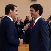 El director del Aeropuerto de León recibe la Cruz con distintivo blanco de la Orden del Mérito de la Guardia Civil