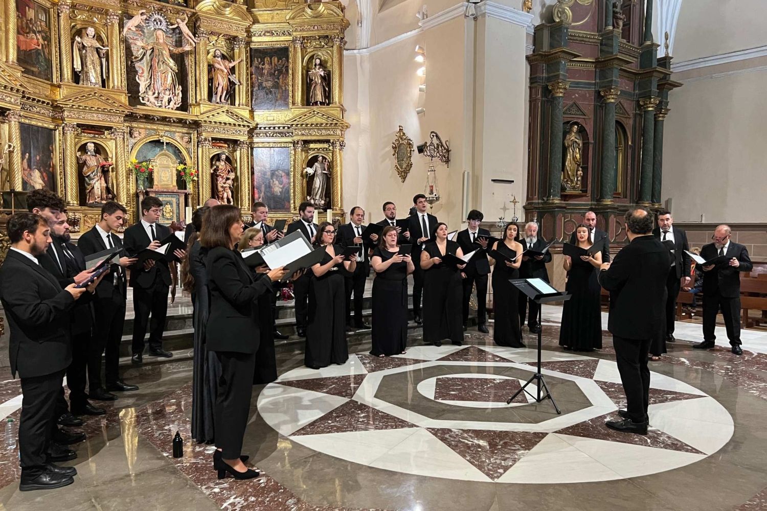 Concierto del coro 'El León de Oro' en La Bañeza