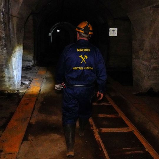 Sangre Minera lanza una iniciativa educativa gratuita para colegios de la Montaña Central de León