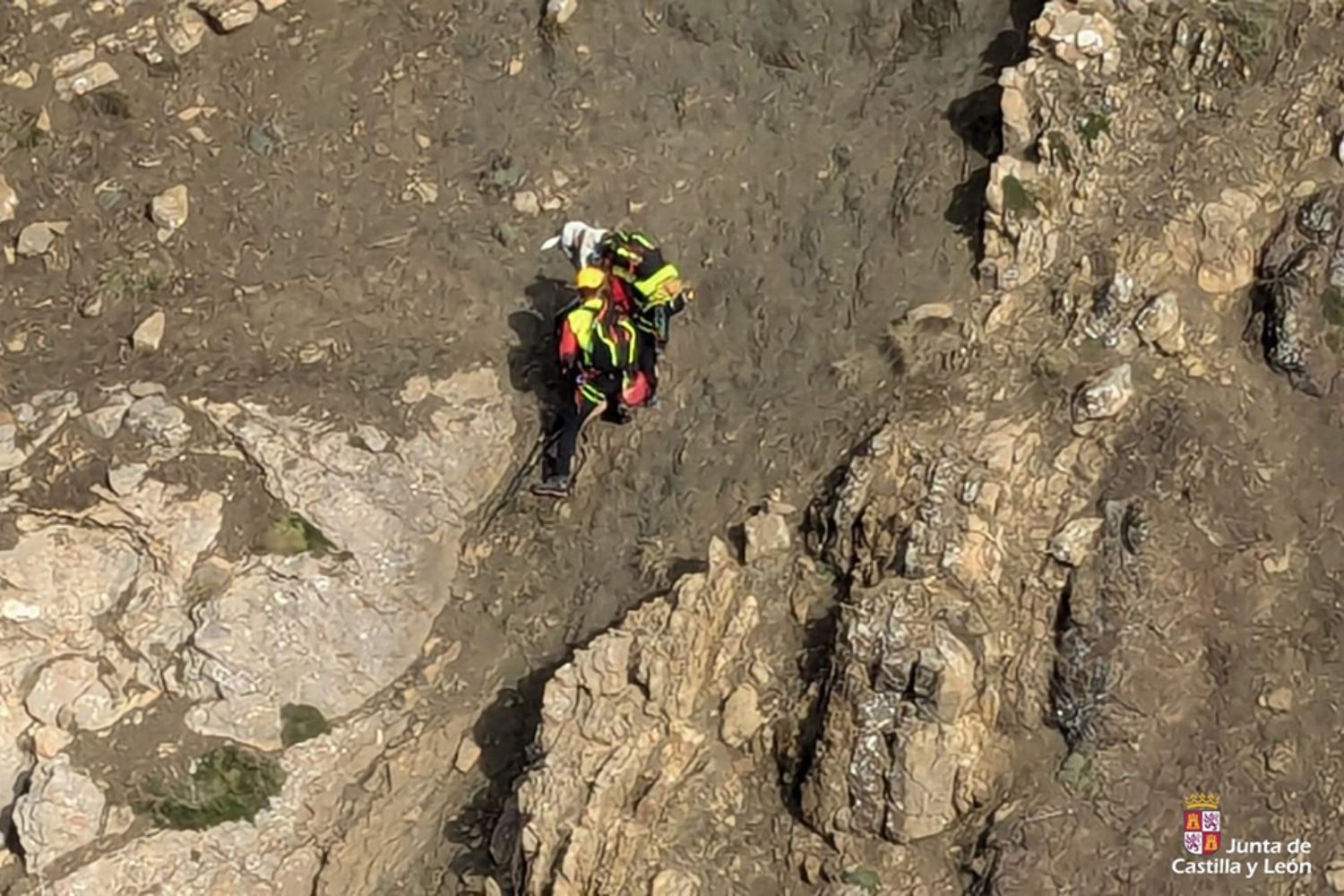 Rescatan a un montañero tras un resbalón en el pico Montihuero en Cabrillanes (León)