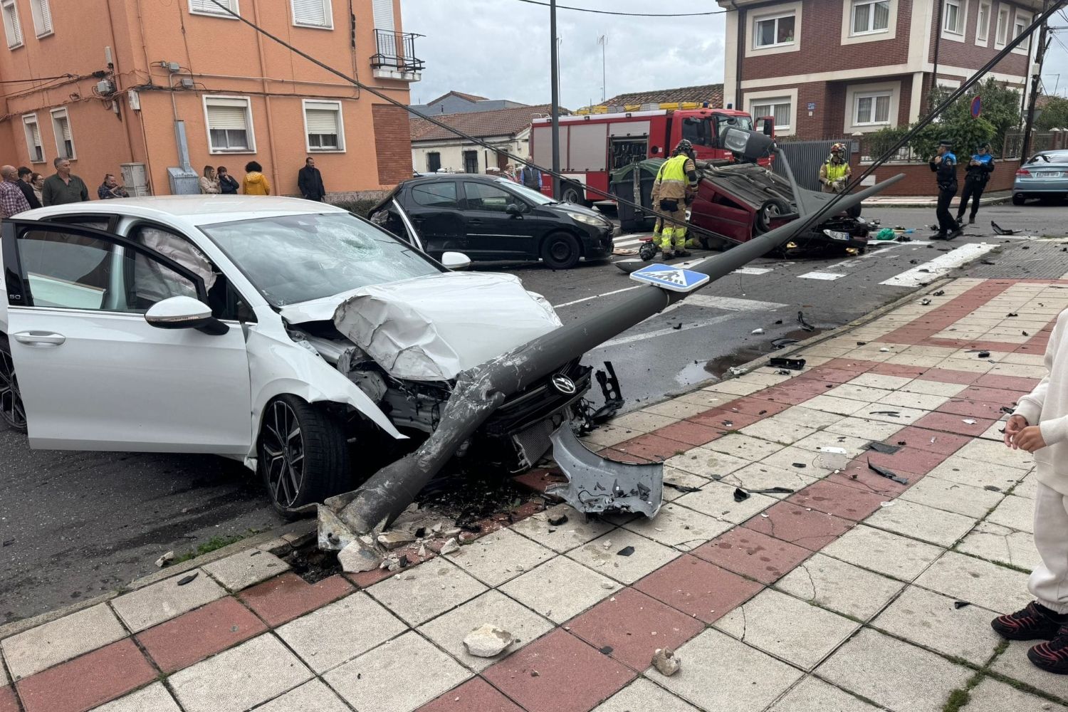 Dos heridos en un aparatoso accidente en el barrio de Pinilla en Trobajo del Camino (León) | FB: Verónica Diaz del Barrio