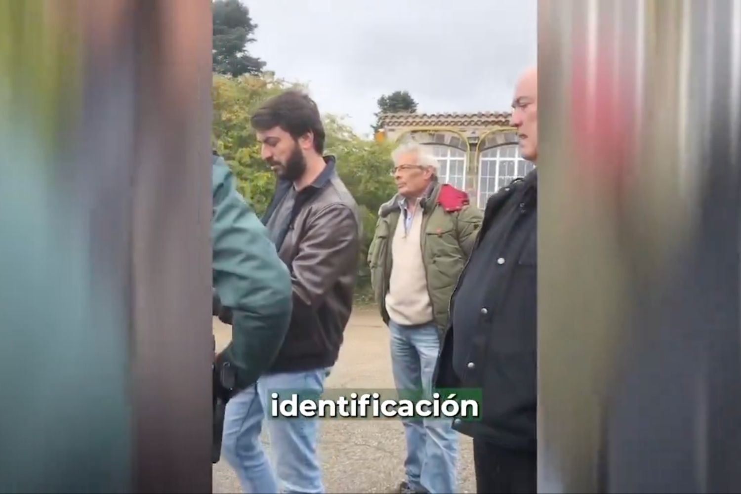 García-Gallardo siendo identificado por la Guardia Civil en Brazuelo (León)