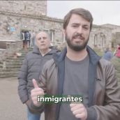 La Guardia Civil identifica a García-Gallardo frente al Centro de Ayuda Humanitaria de ACCEM en Brazuelo (León)