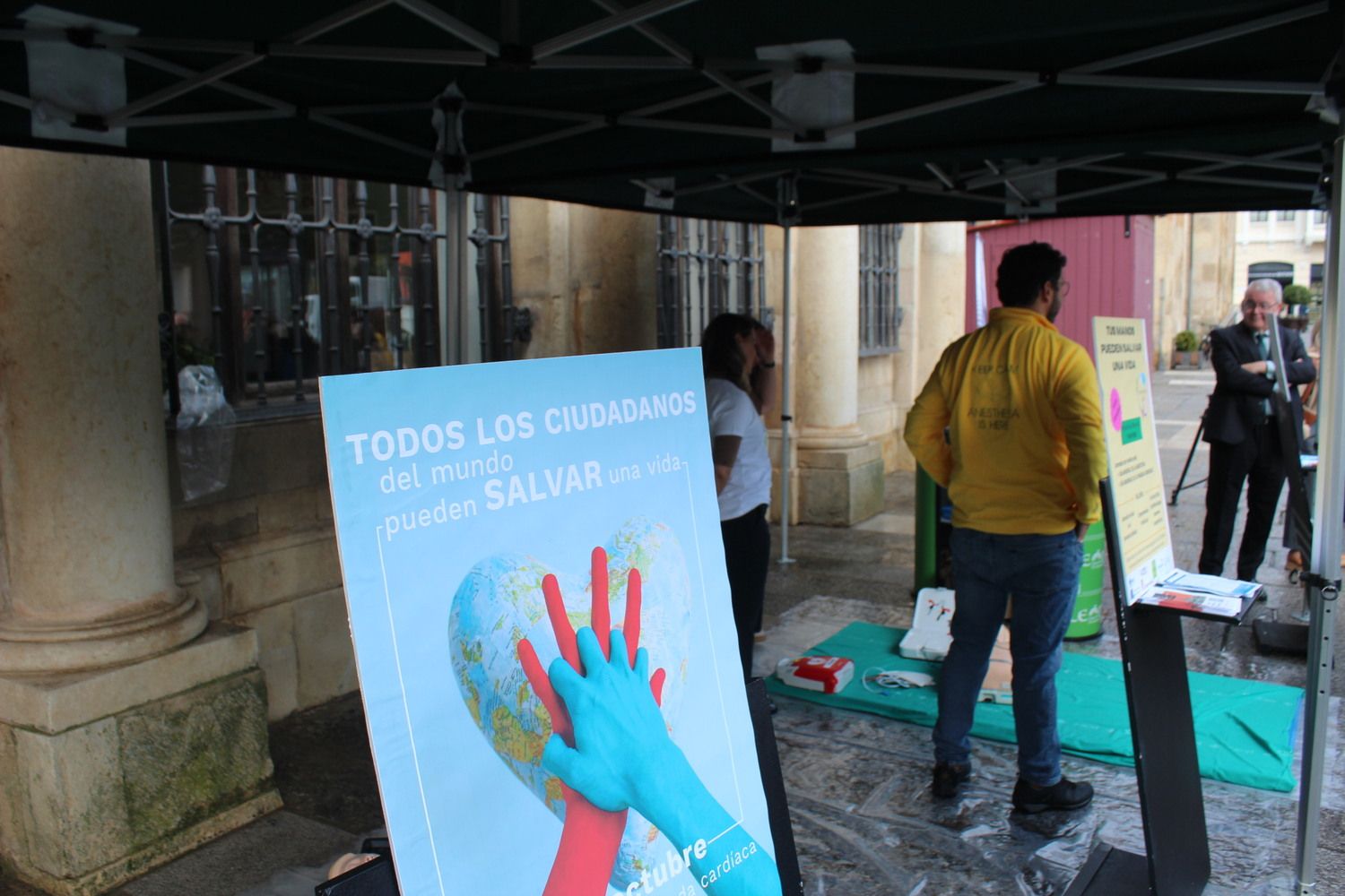 Taller de RCP básica en San Marcelo organizado por el servicio de Anestesiología del Hospital de León