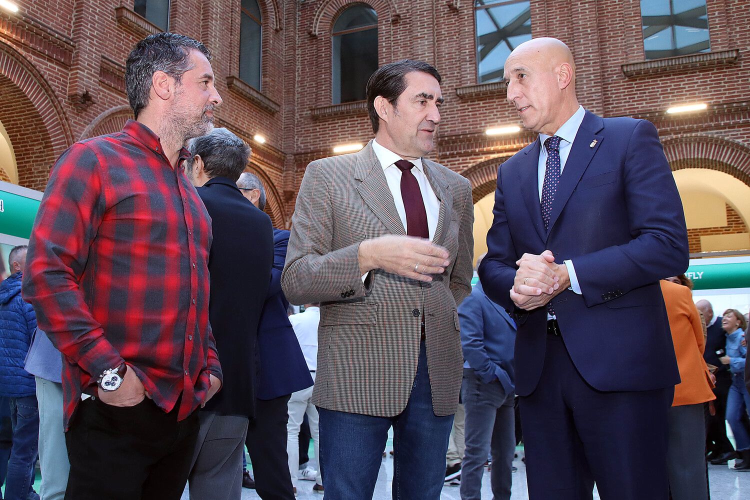 Juanin García, Juan Carlos Suárez-Quiónes y José Antonio diez en la inauguración de la Semana Internacional de la Trucha en León