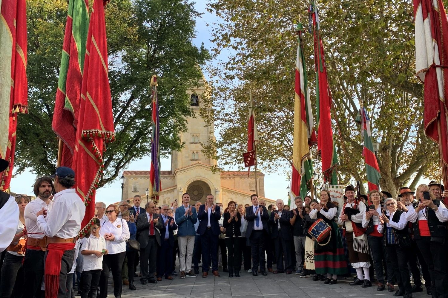 pendones leoneses gijon