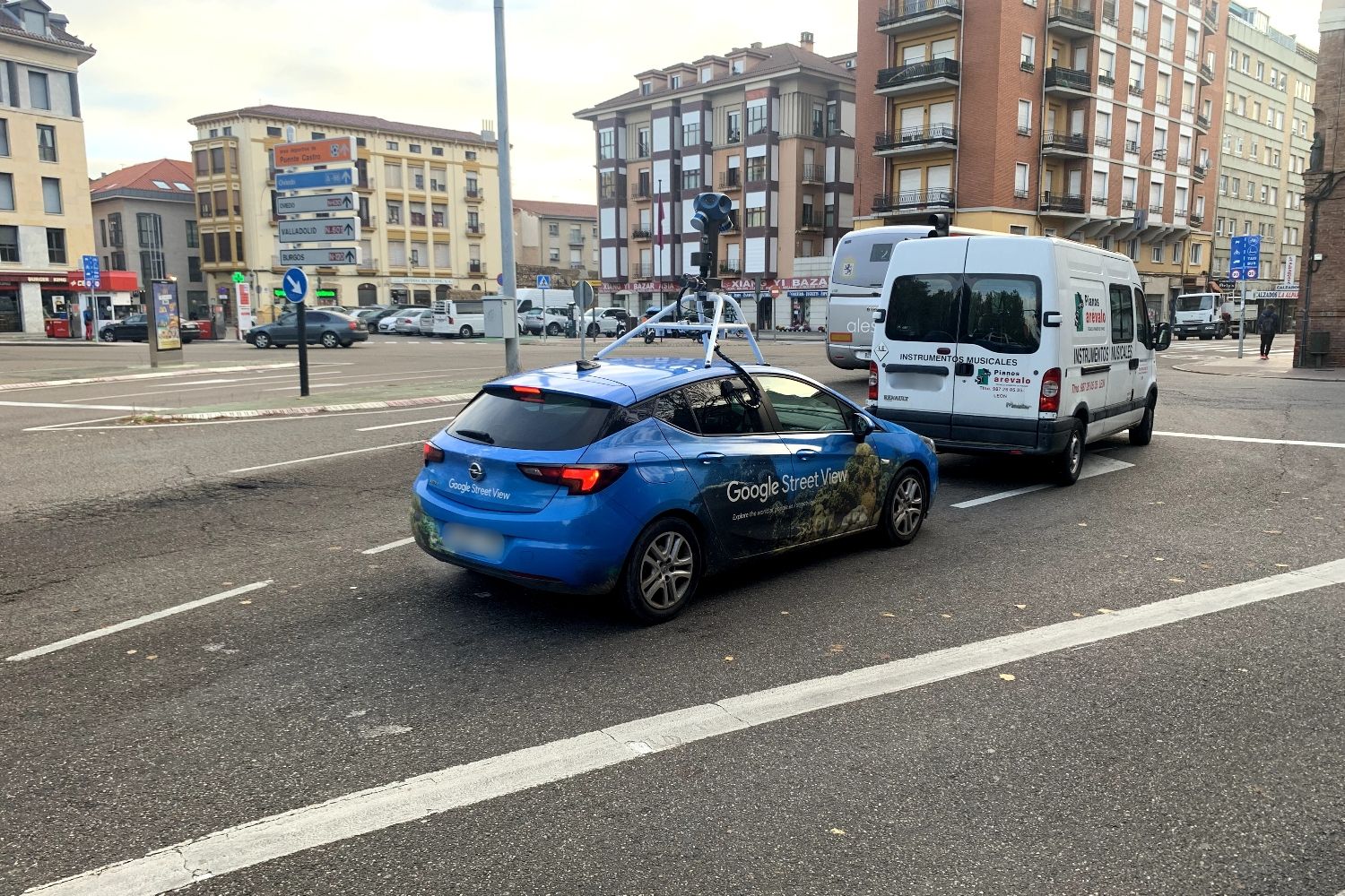 El coche de Google se 'pasea' por León para renovar las calles en la web