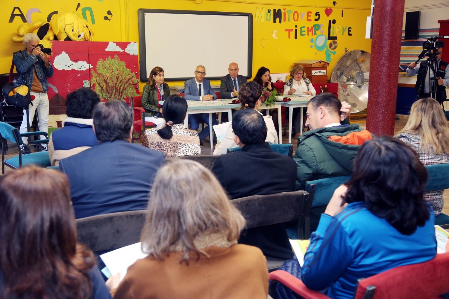 Reunión del alcalde de León con los directores de los centros escolares de la capital