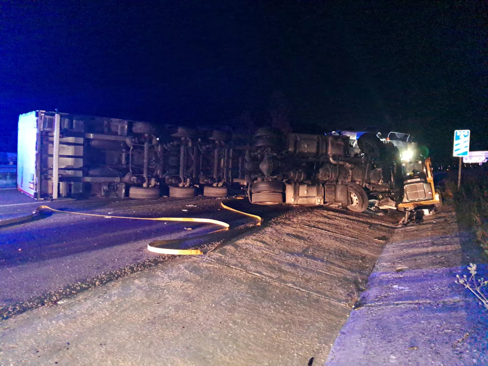 Imagen de archivo del vuelco de un camión en León