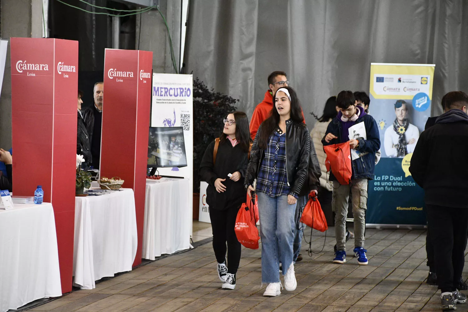 Imagen de archivo de una feria de empleo en la provincia de León
