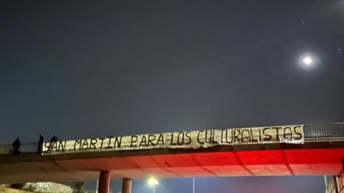 León amanecía hace unos días con una pancarta que reclama 'San Martín para los culturalistas' | X: GonzáloSF90