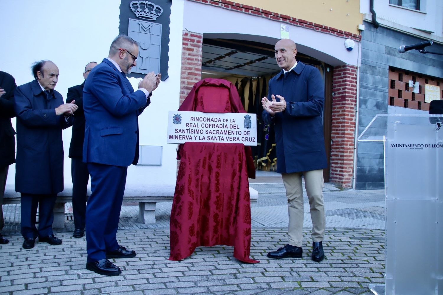 Descubrimiento de la placa de la Rinconada de la Real Cofradía del Santísimo Sacramento de Minerva y la Santa Vera Cruz