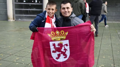La marea blanquiazul rodea el Reino de León