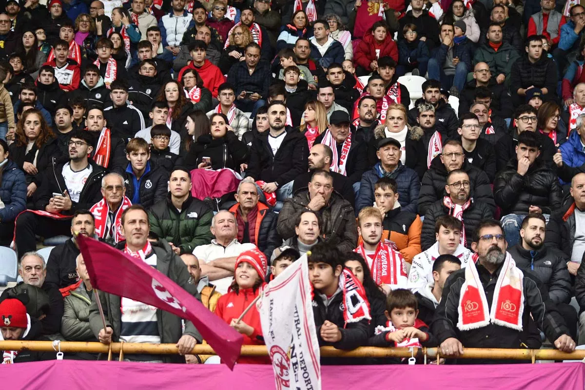 Afición culturalista durante el derbi contra la Ponferradina