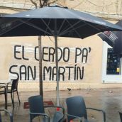  La Parafarmacia El Cid (León) sufre pintadas en su fachada por parte de los aficionados de la Ponferradina